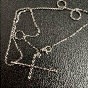 🍏🍏David Yurman Twisted Silver Cross Necklace